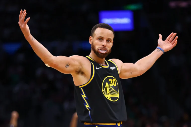 Steph Curry Reveals He Played With Blurred Vision During Warriors Dynasty